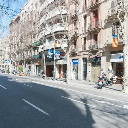 Homenfun Eixample I דירה